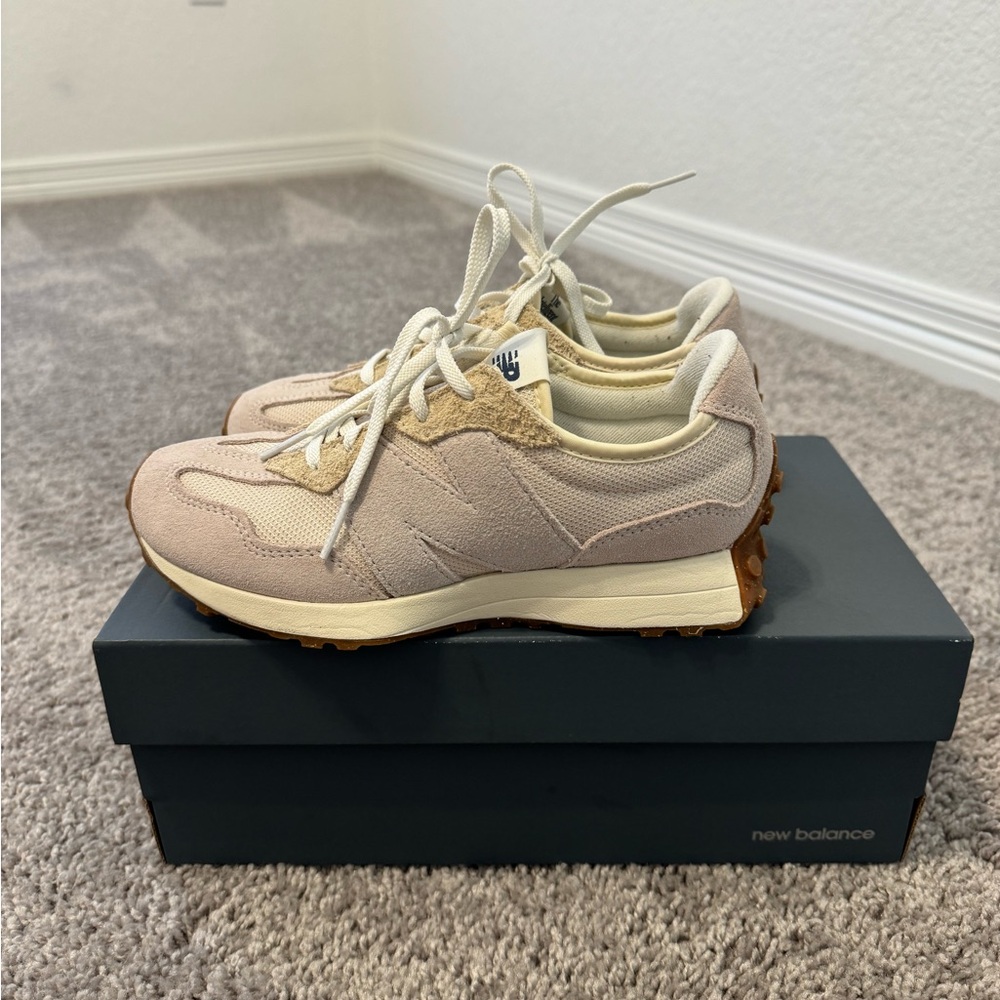 New Balance 327